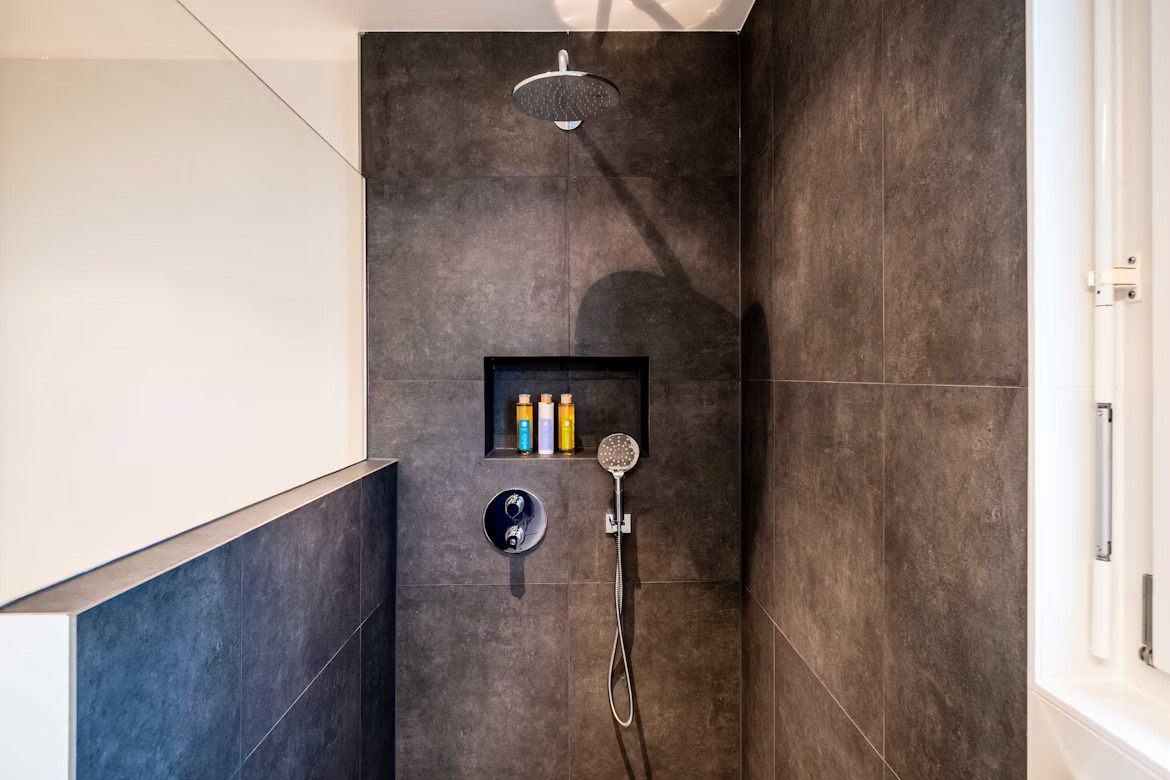 Shower with UFH.